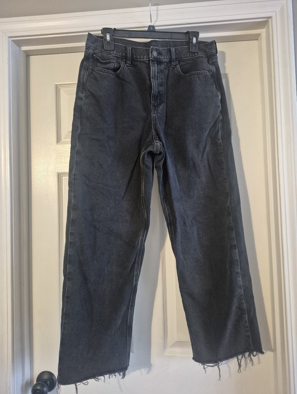 American Eagle High Waisted Wide Leg Jeans Black Raw Hem Strigid Size 10 Short